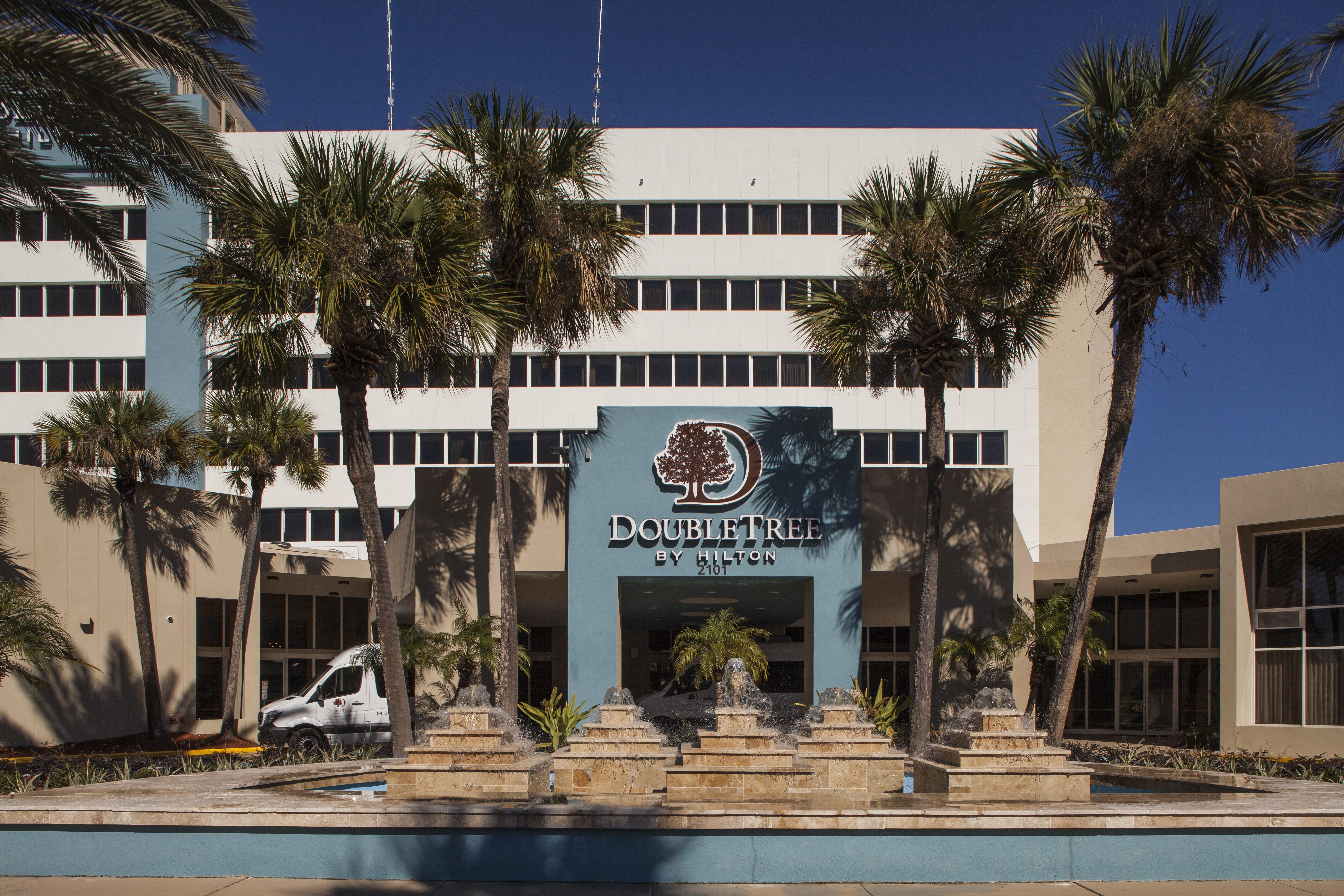 Doubletree By Hilton Hotel Jacksonville Airport Exterior photo