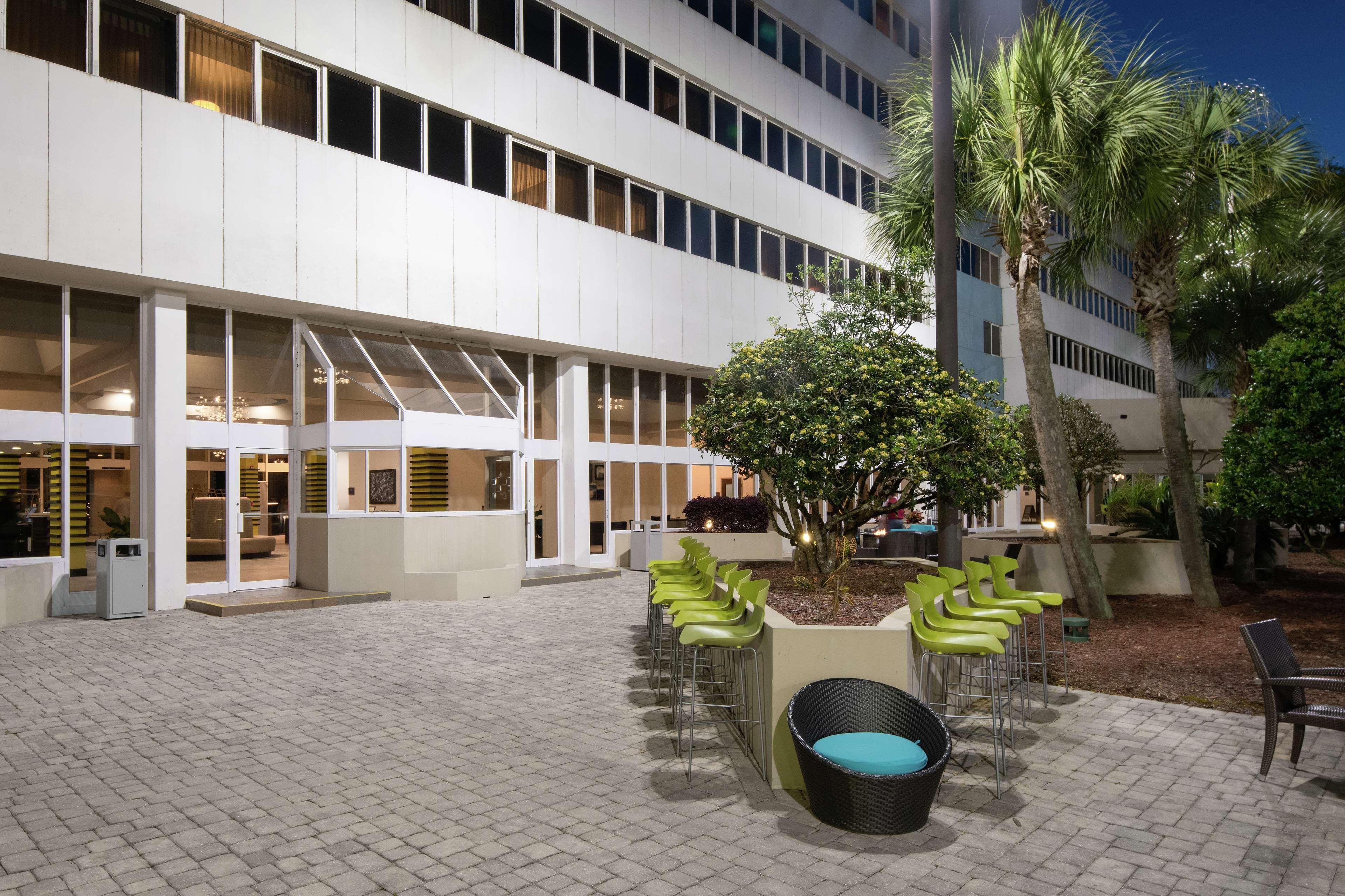 Doubletree By Hilton Hotel Jacksonville Airport Exterior photo